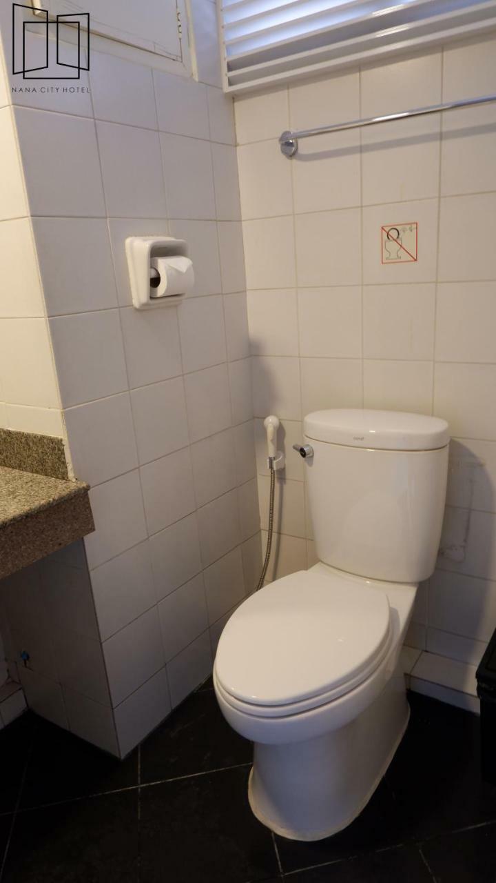 Nana City Hotel Bangkok Bagian luar foto